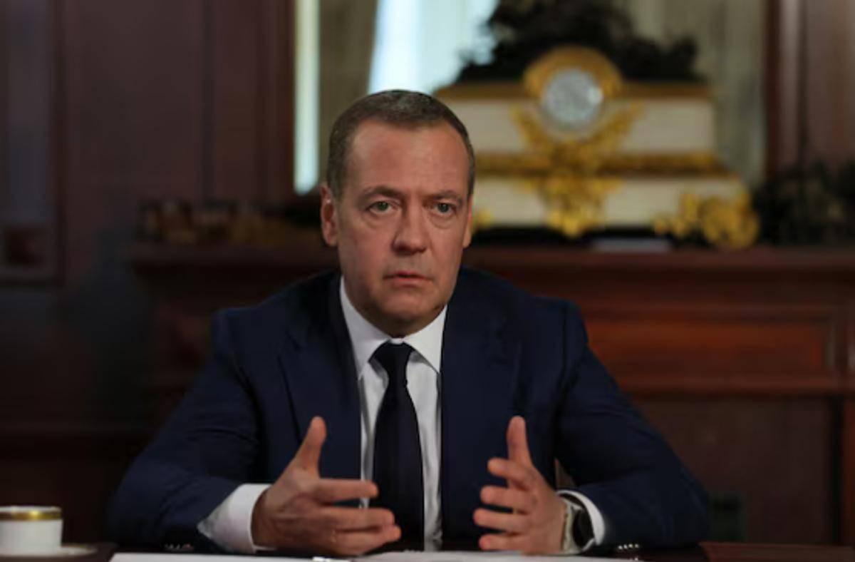 梅德韦杰夫这一嗓子，算是把桌子给掀了，直接告诉全世界：没错，我是在跟美国人私下里