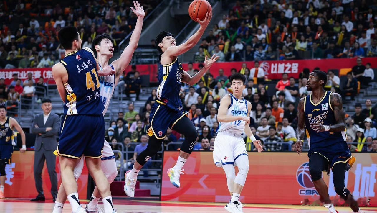 大逆转！广东宏远110-105青岛队，麦考尔绝平，这五人表现值得表扬
广东宏远今