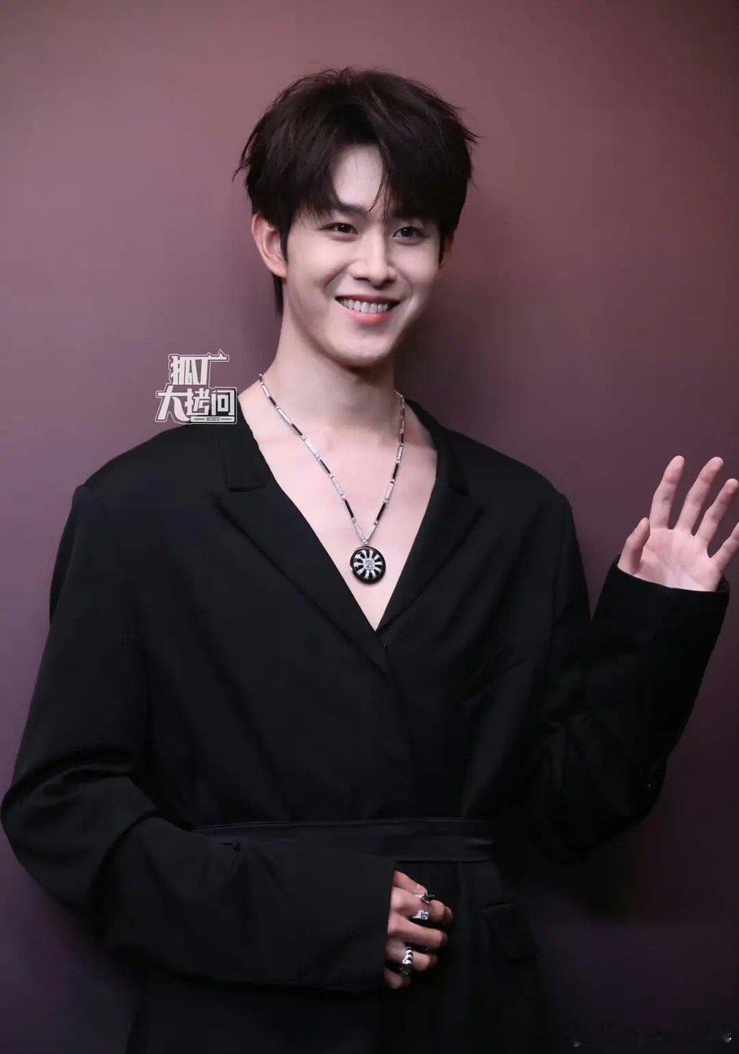 其实小四审美降级得也很厉害[允悲] ​​​