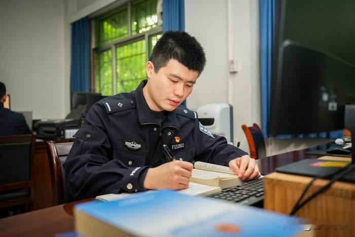 别毓文：重庆“最美民警·九警之星”

从“重庆法治在线”2024年12月31日的