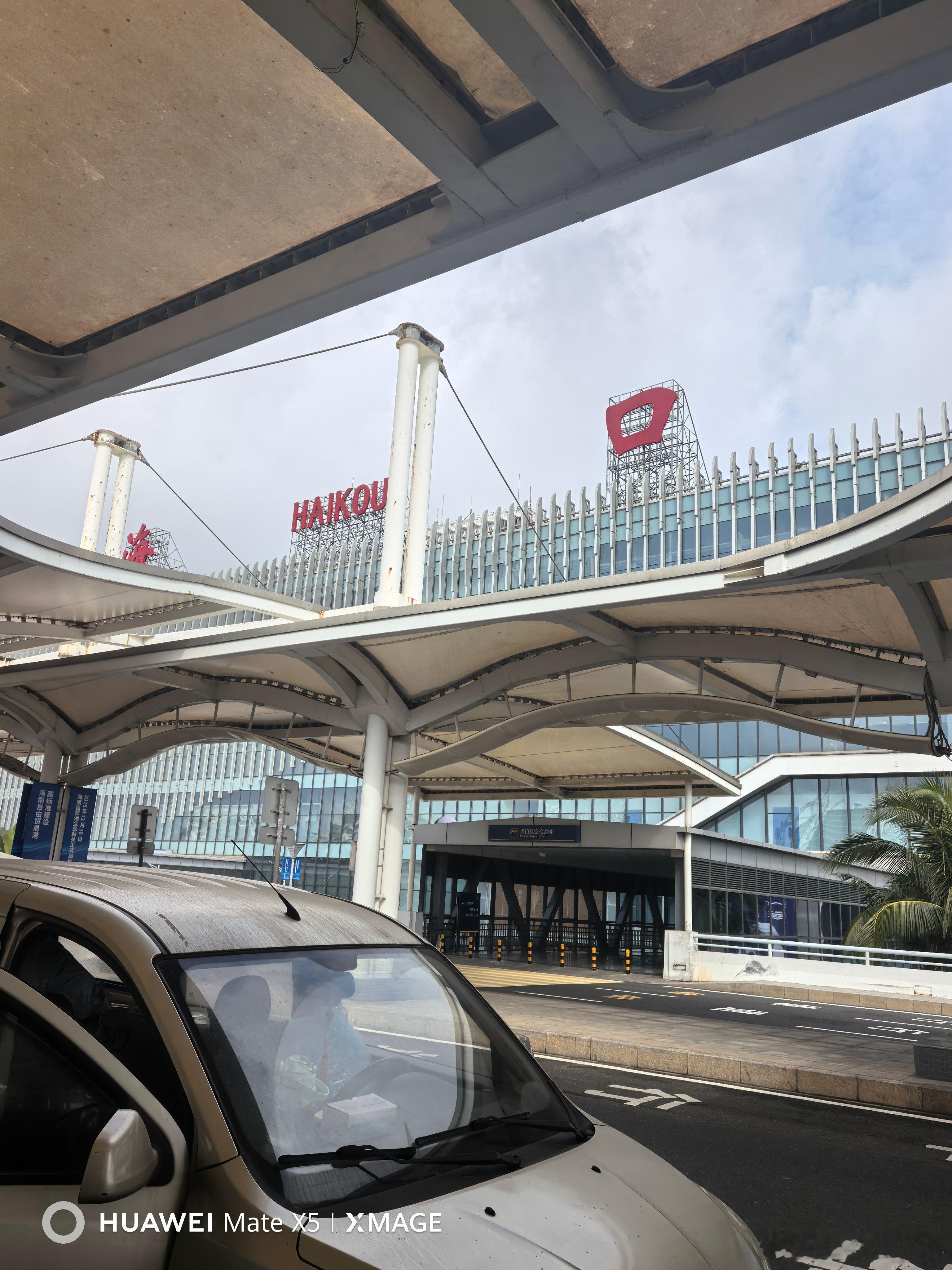 感谢五菱汽车的邀请，时隔 10 多年，再次踏上了海南岛。这次借着五菱星光 560