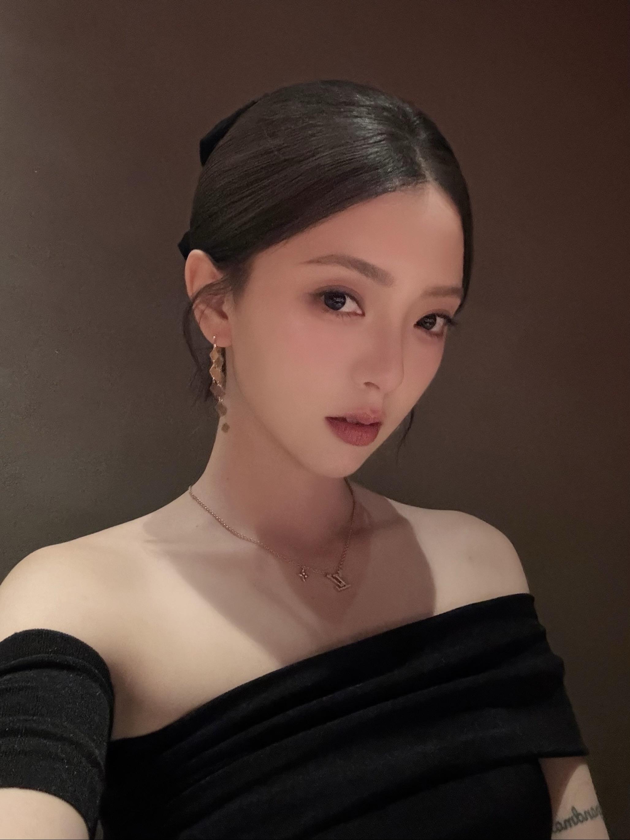 我们的距离是0.6厘米，那是屏幕的厚度，如果我的眼泪掉下去，你那里会下...