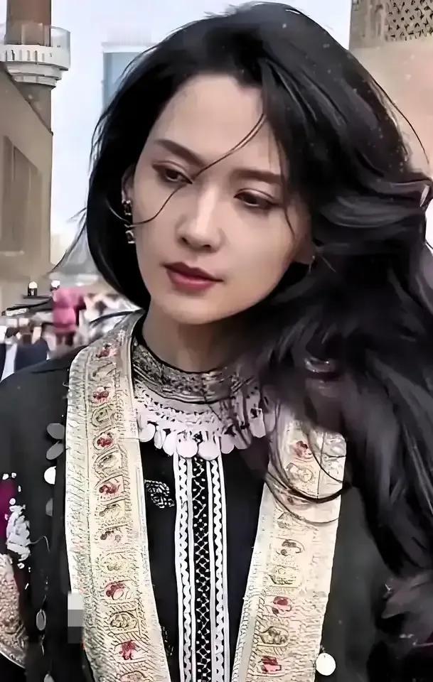 森林北删图这事儿，就像一颗突然爆炸的“情感炸弹”，把大家都炸得晕头转向，心里那叫