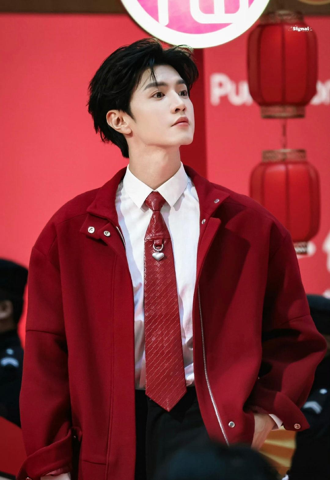 侯明昊、陈哲远、何与今天三个新生代男明星的线下活动生图 