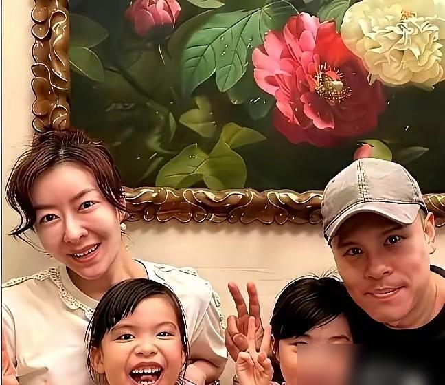 郭富城当年那桩婚事，天王嫂头衔一挂，可钱袋子却锁得死死的，懂的都懂。
 
20亿