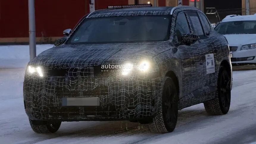车市热门 近日，全新一代宝马X5（G65）的测试车现身瑞典冰天雪地的北部地区，不