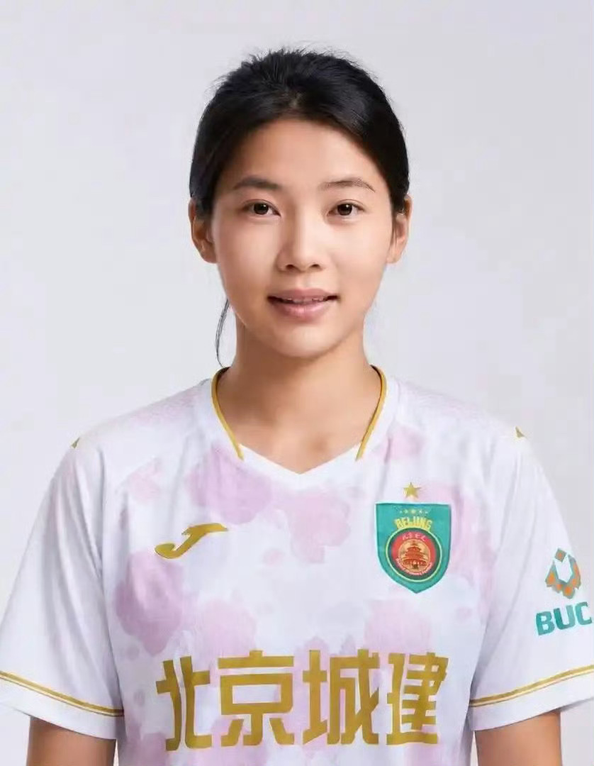 沈梦露加盟北京城建女足沈梦露于7月15日正式加盟北京城建女足，将身披25号球衣。