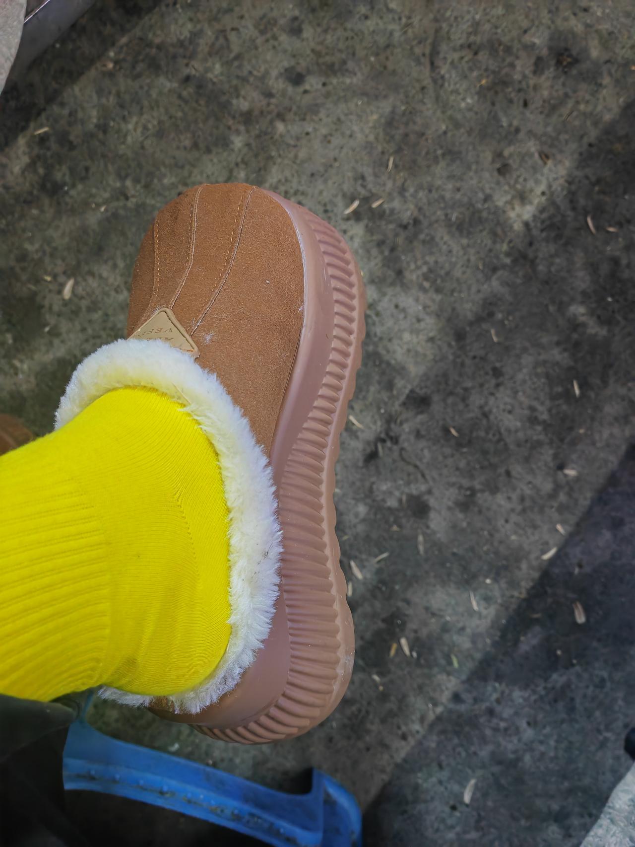 我的心情是五颜六色的，
今晚就选择黄色吧！
黄色，就是我的幸运色，我给它赋予一个