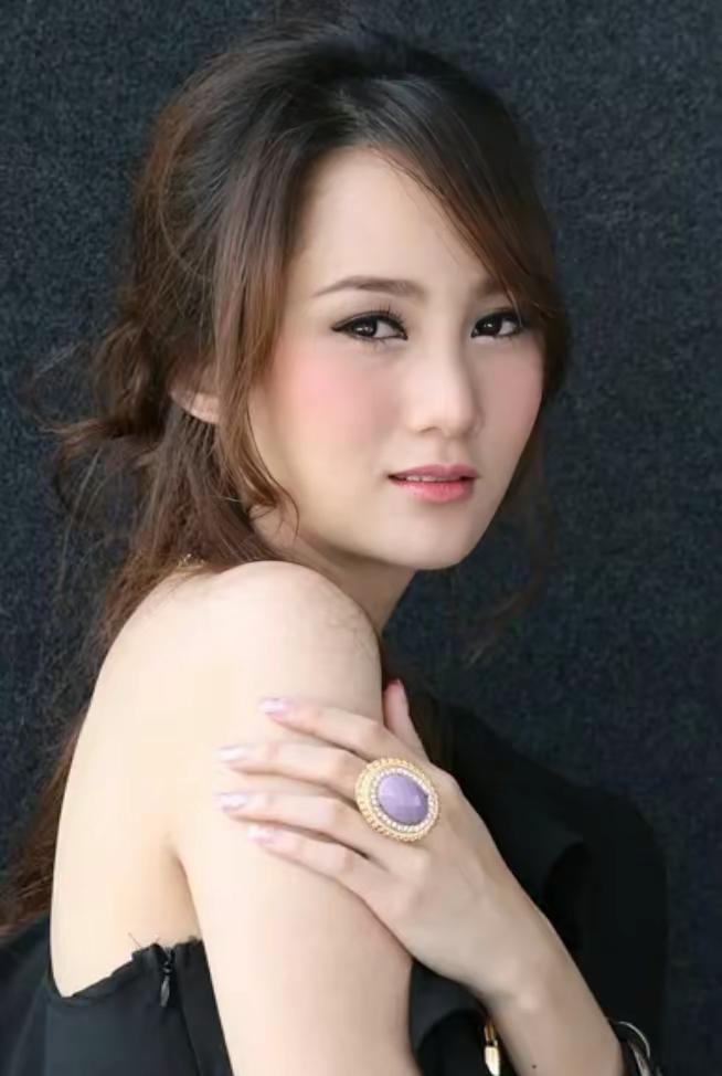 小时候觉得这个姐姐超级漂亮演反派也不讨厌。泰剧女主 泰星 泰娱 颜值