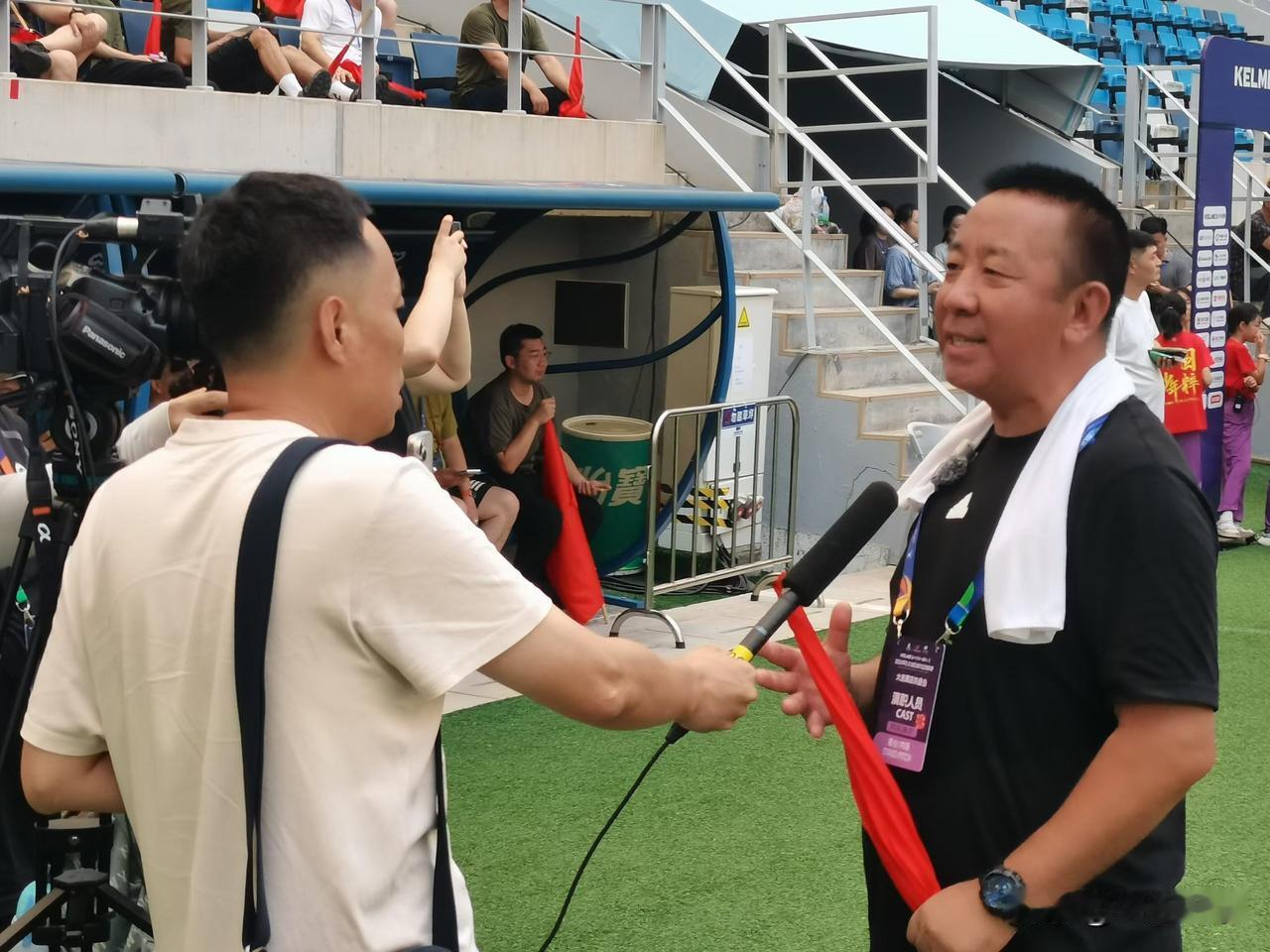 军歌嘹亮，唱响“东北超”！

今天在梭鱼湾有精彩的东北超足球联赛，正逢八一建军节