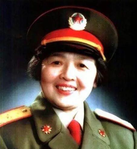 63岁胡斐佩将军1993年与鲍世禄再婚，鲍世禄感慨：你依然如40年前初见的样子