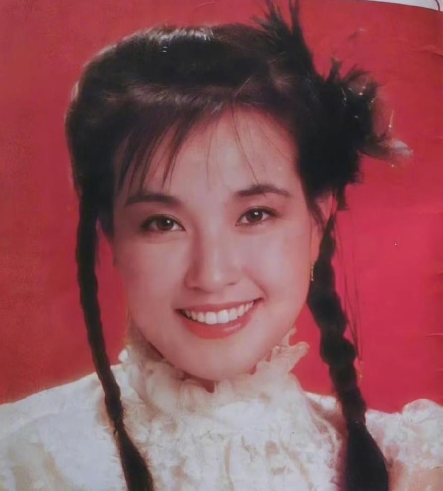 刘晓庆
在5月10日16:13时
分享了一张照片
哇，怎么有这么甜的刘晓庆
真是