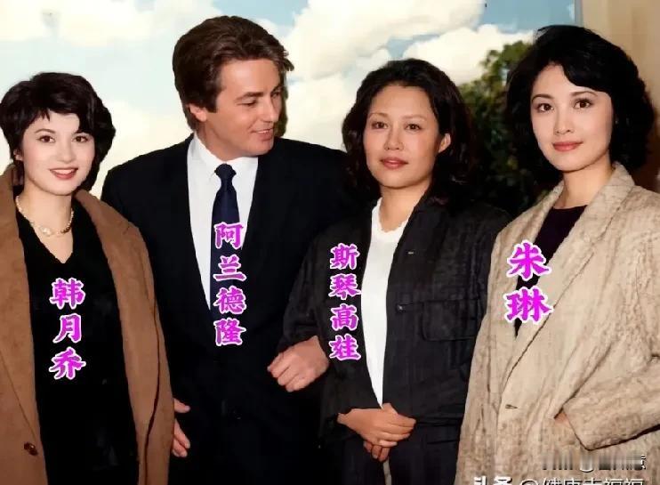 这个c位男到底在看谁呢[奸笑]