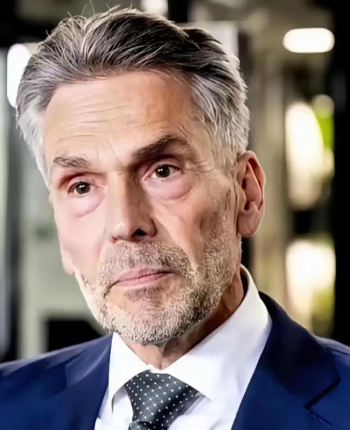 荷兰这次是真的急了！
 
4月7日，据荷兰媒体及多家外媒证实，荷兰国防部正式宣布