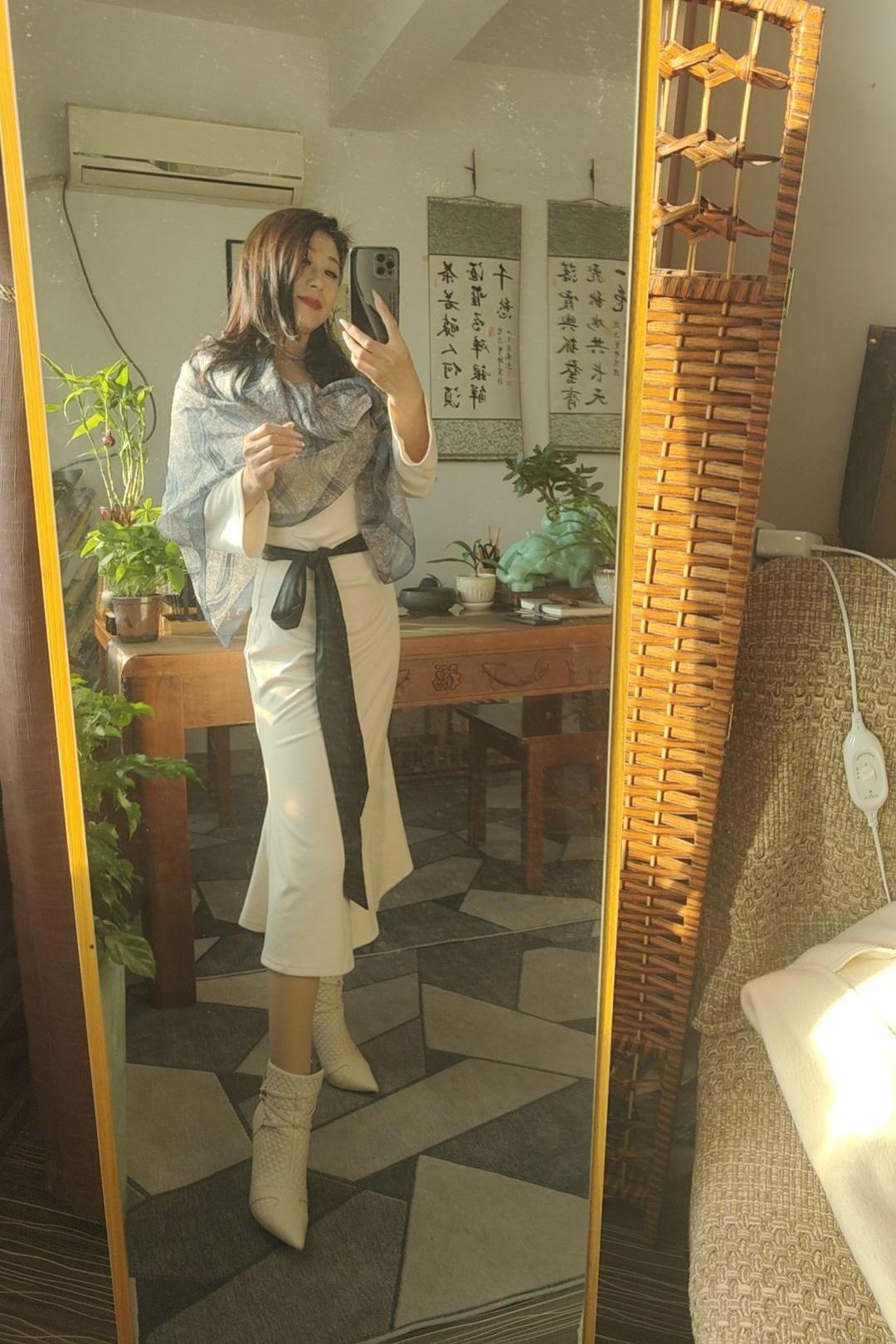 今日小雪，愿你三冬暖，
愿你春不寒，愿你天黑有灯，
愿你下雨有伞，
愿你余生有良