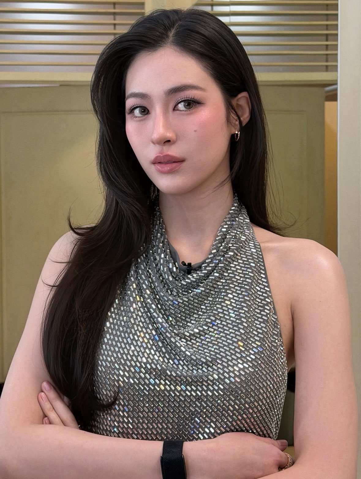 化妆师tonnow_mua IG更新邝玲玲美翻了🥵港女的统治力邝玲玲比亚迪泰国
