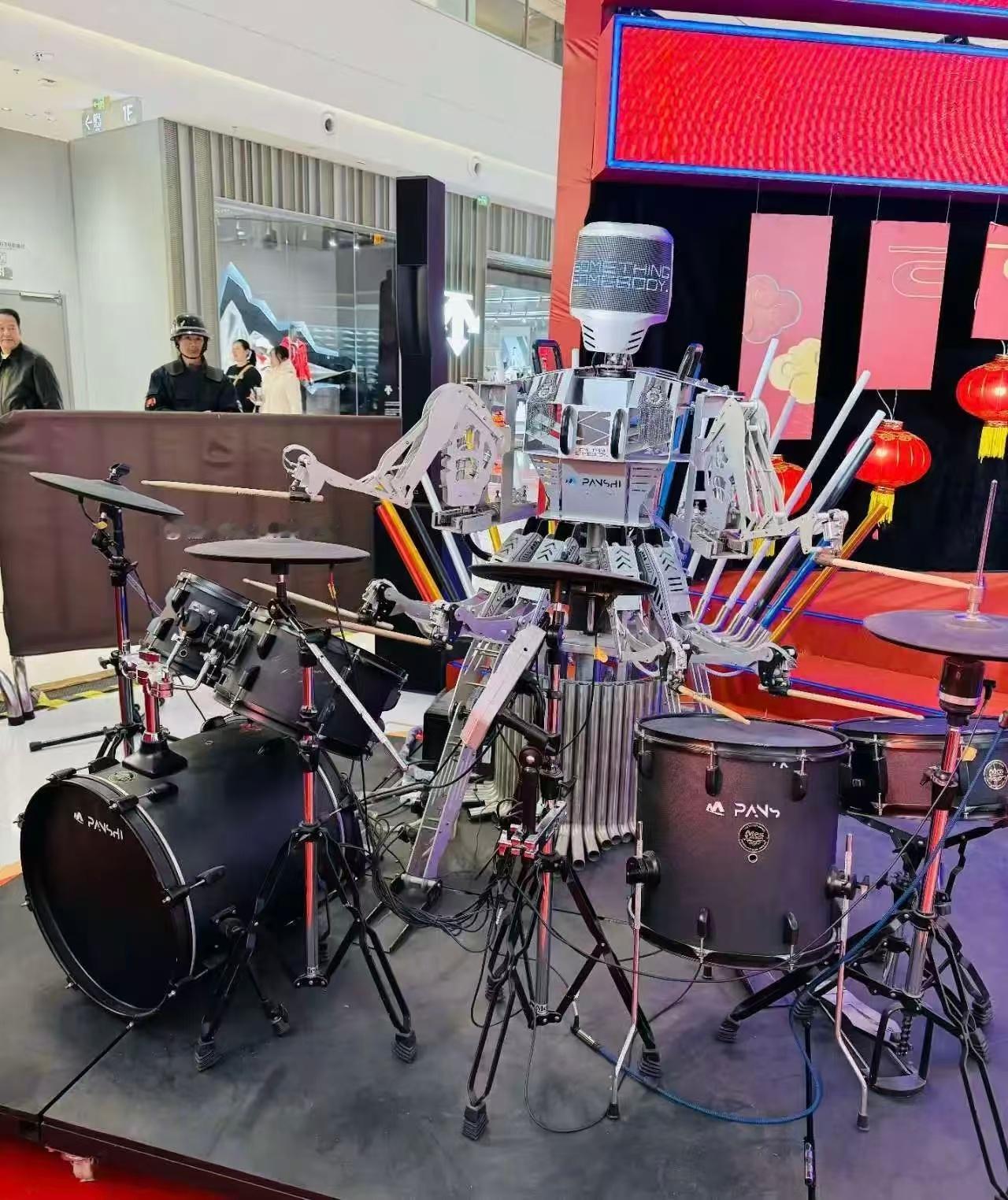 马年春节出行人次再创新高 务工返乡、探亲旅游、反向春运等多重需求牵动着全国运力调