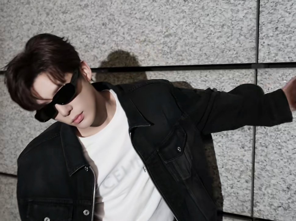 王安宇  青年演员王安宇 夜色如此浪漫，仍不及你令人着迷呢