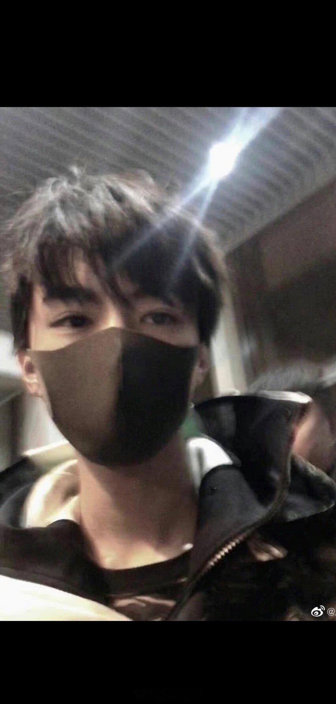 那些年路人视角下的王俊凯好优越的侧脸，生图即神图！ ​​​