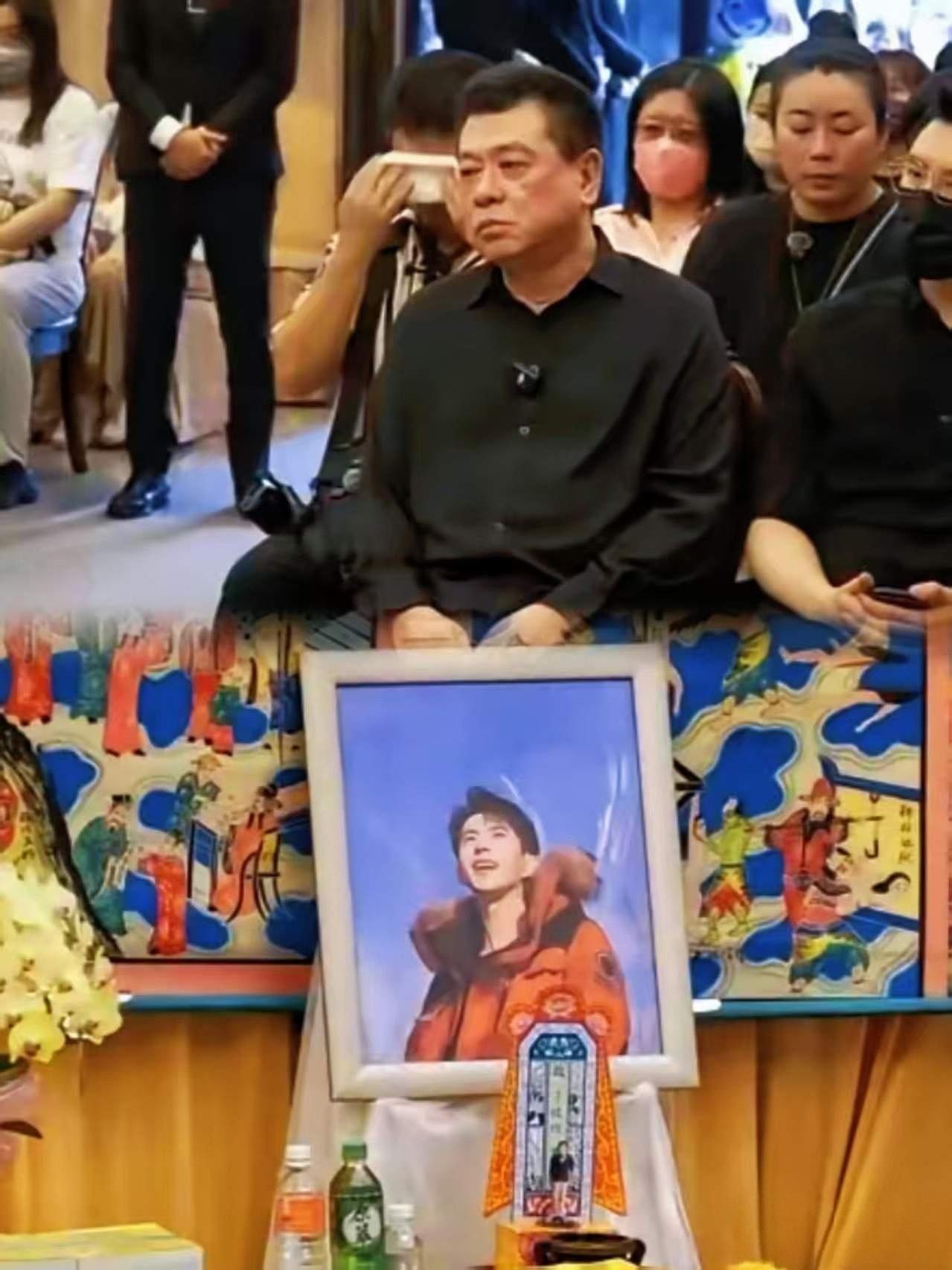 孙先生真的大善大义！

按照台湾的习俗，孙先生给小鱼举办了法会告别仪式，台湾同胞