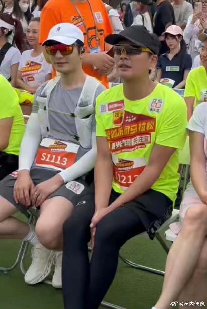 黄晓明黄宗泽同框黄晓明黄宗泽双黄蛋 跨圈男神同框太惊喜，黄晓明与黄宗泽同框气场全