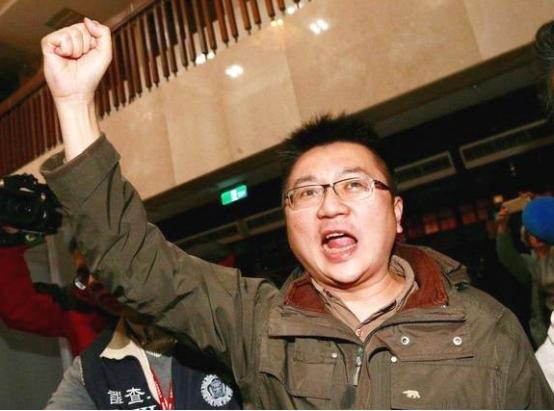 林明正说，大陆比国民党宅心仁厚。他说，近些天，竟然有国民党“民代”突然想起了旧时