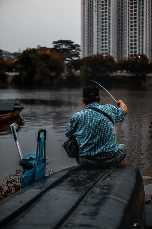 今天没跑，反而比跑了还开心

今日本来是跑休日。

五点四十自然醒，躺了十分钟，