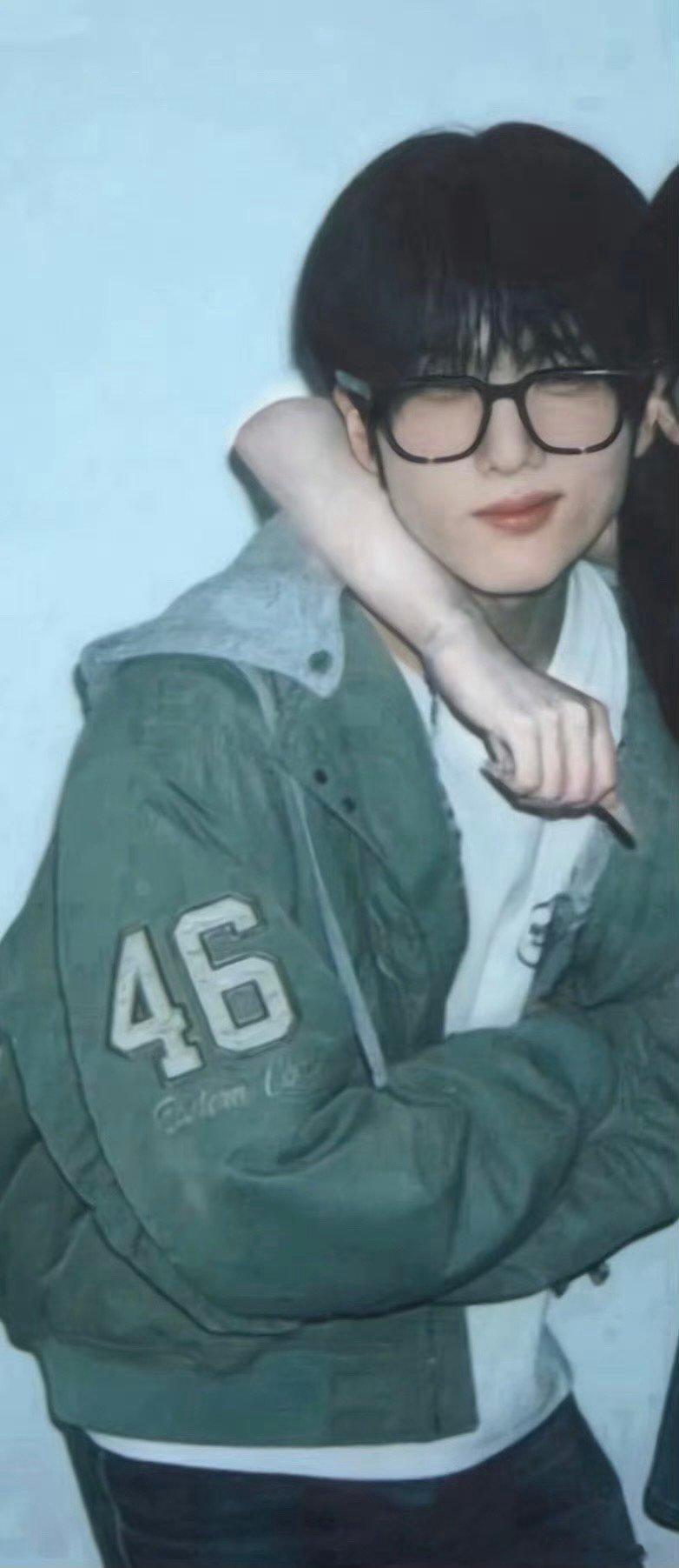 这到底是不是ai 作者说不是 有些人又说是 如果真是ai那作者挺那啥的 btw 