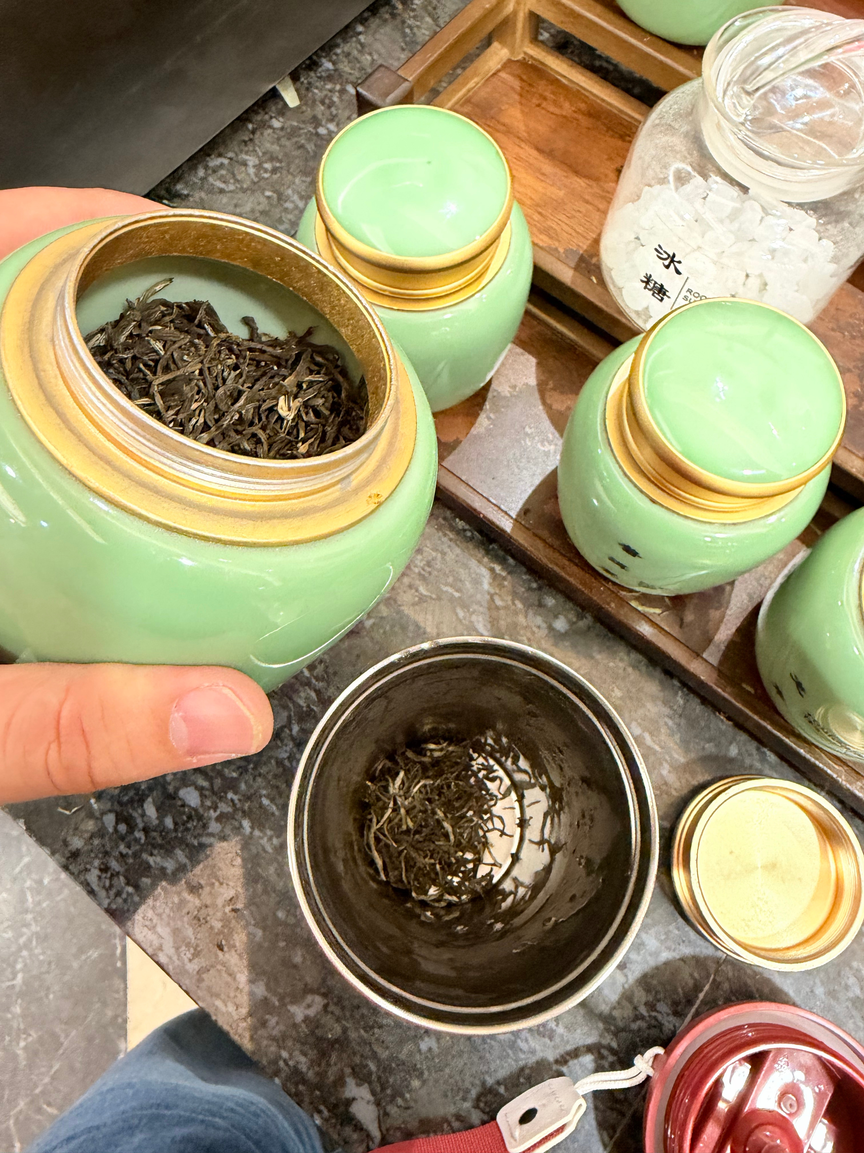 每次做飞机都白嫖点机场的茶叶茉莉花茶质量不错多来点～ 