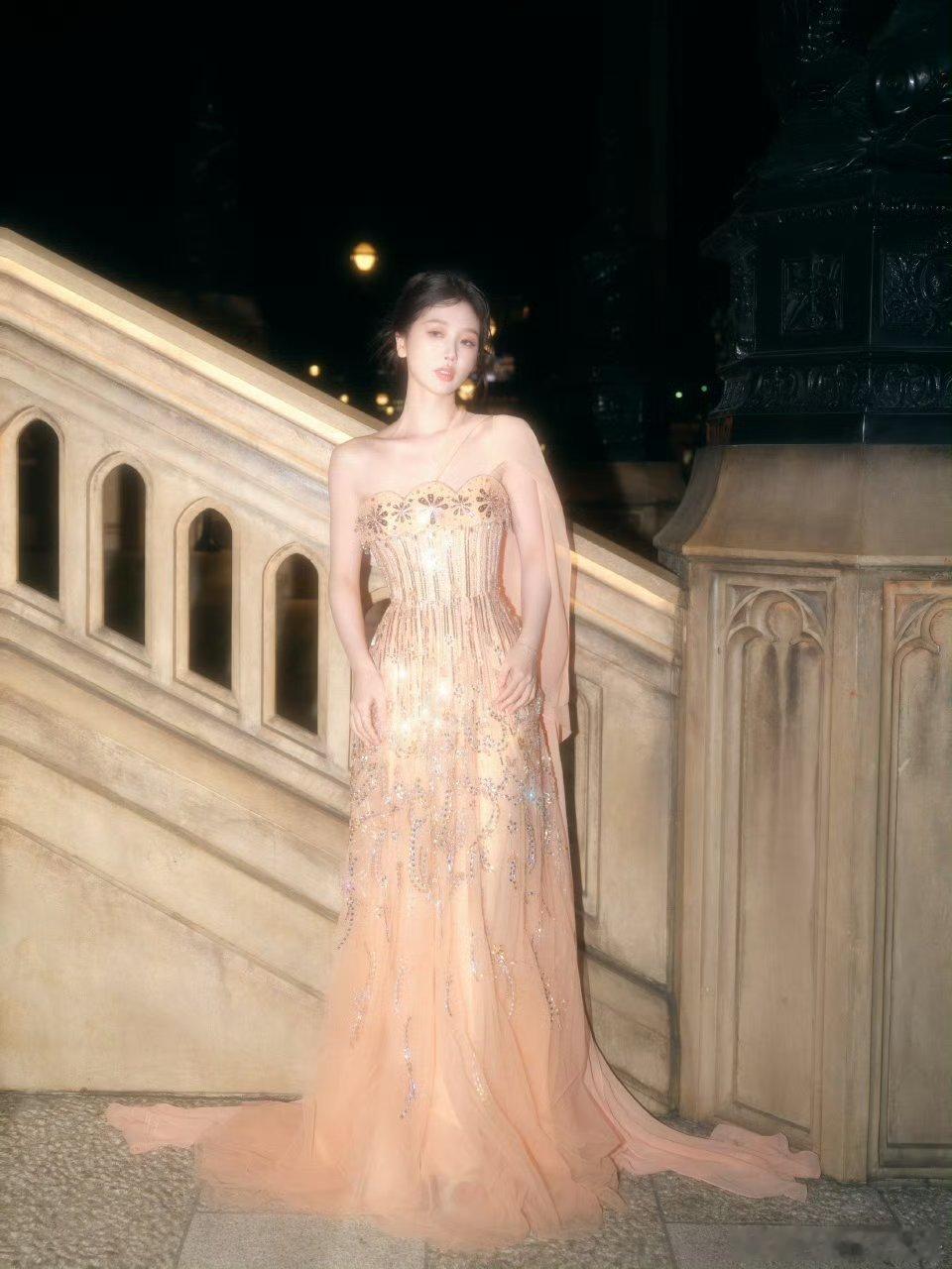 虞书欣 雅典女神 ，真的是红气养人啊[色][色] 