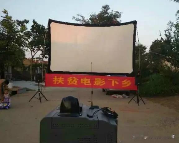 暑期观影热潮来袭 多元惠民玩法盘活大众消费市场
 
影视行业市场发展势头愈发强劲