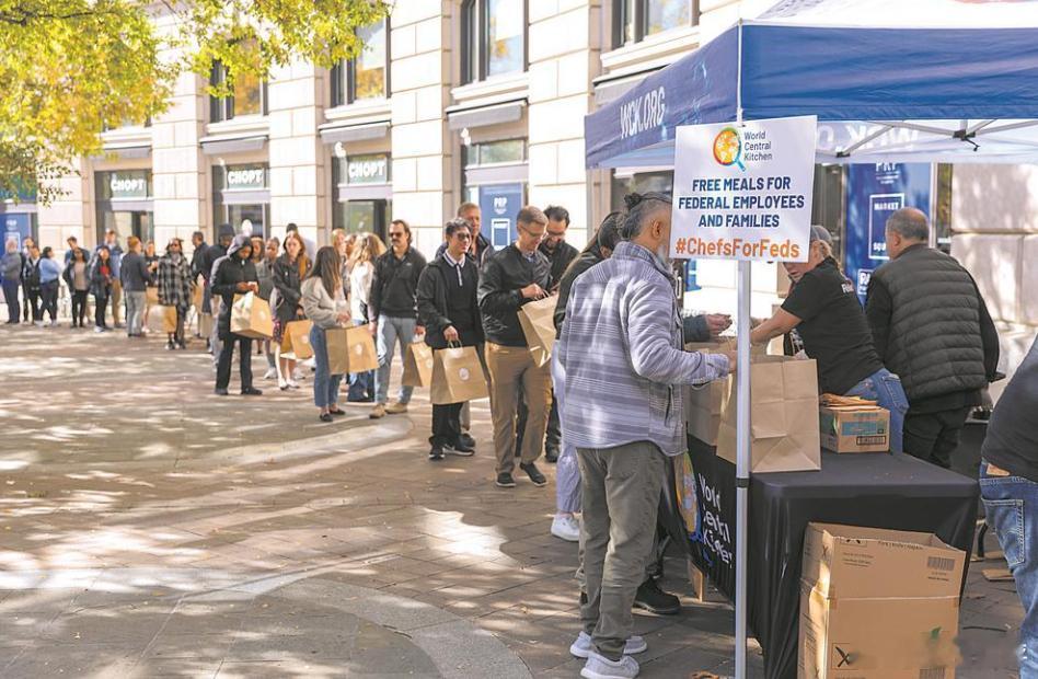 【美国停摆41天终达成一项协议！权宜之计，为下一场博弈准备舞台】十月的第一天，华