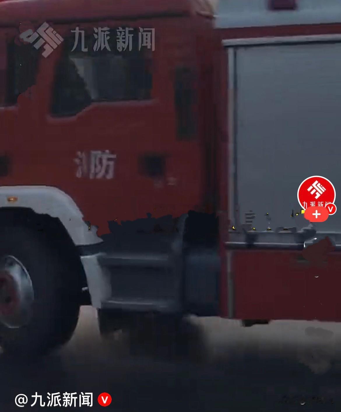 7月6日早上7点51分，河南郑州突发揪心火灾……
-一栋楼房房间起火，官方通报过