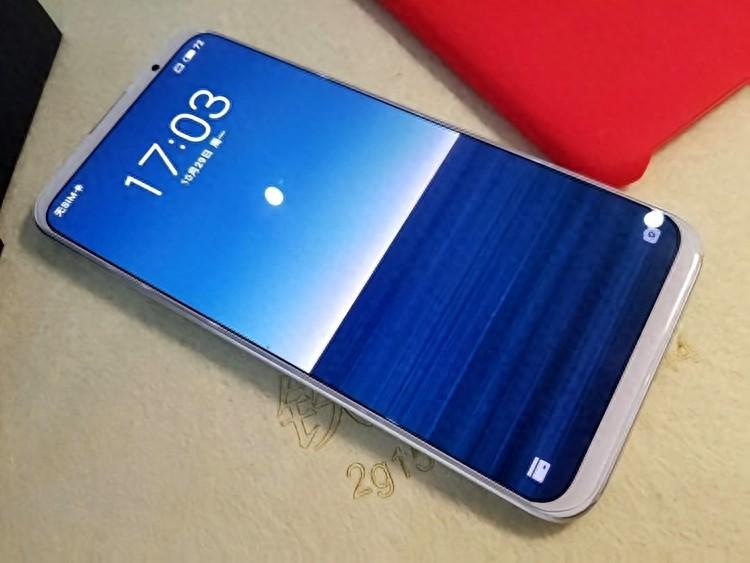 现在各个品牌出新机那叫一个热闹，骁龙、天玑芯片，各种影像算法吹得天花乱坠。

但