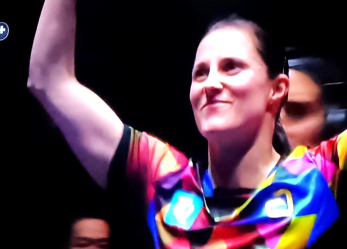 34岁德国老将，拿一把“鬼拍子”，把19岁韩国新星打蒙了。
球一碰拍，像喝醉了晃