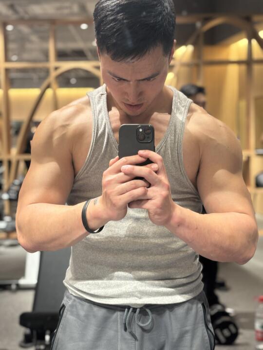 练个胸都不拉丝还练个嘚！