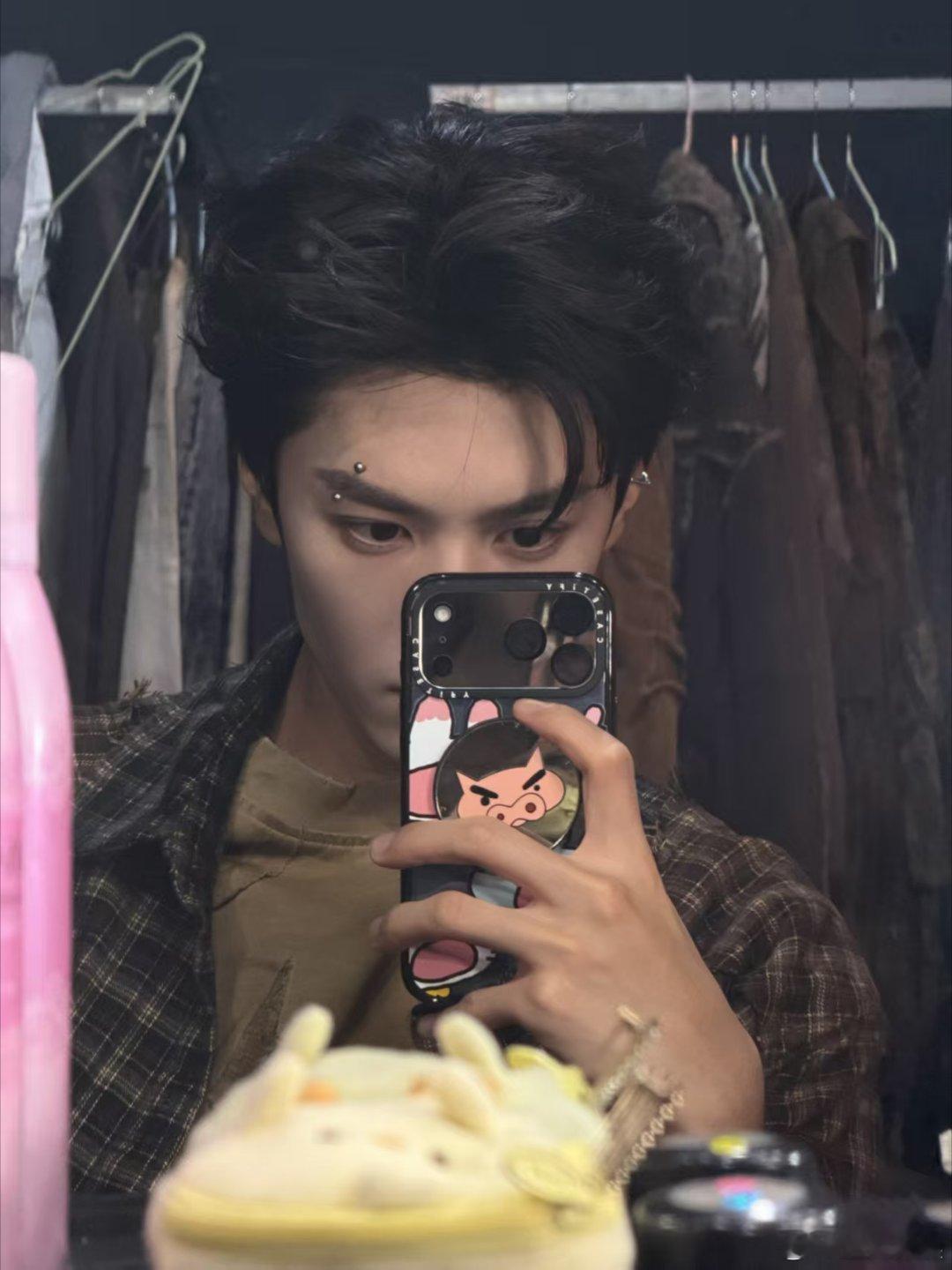 陈哲远收工四宫格陈哲远收工回家过年了陈哲远收工四宫格，帅， 