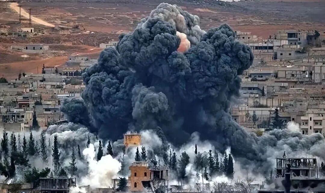 特朗普彻底被内塔尼亚胡“绑架”了！停火协议刚生效不到24小时，霍尔木兹海峡又关了