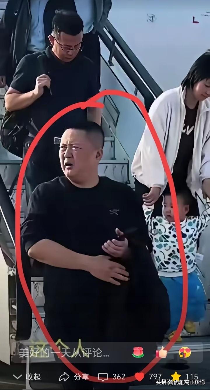 逼空乘下跪的男子被东航拉黑 已报案

最近闹得沸沸扬扬的东航空姐下跪事件终于有最