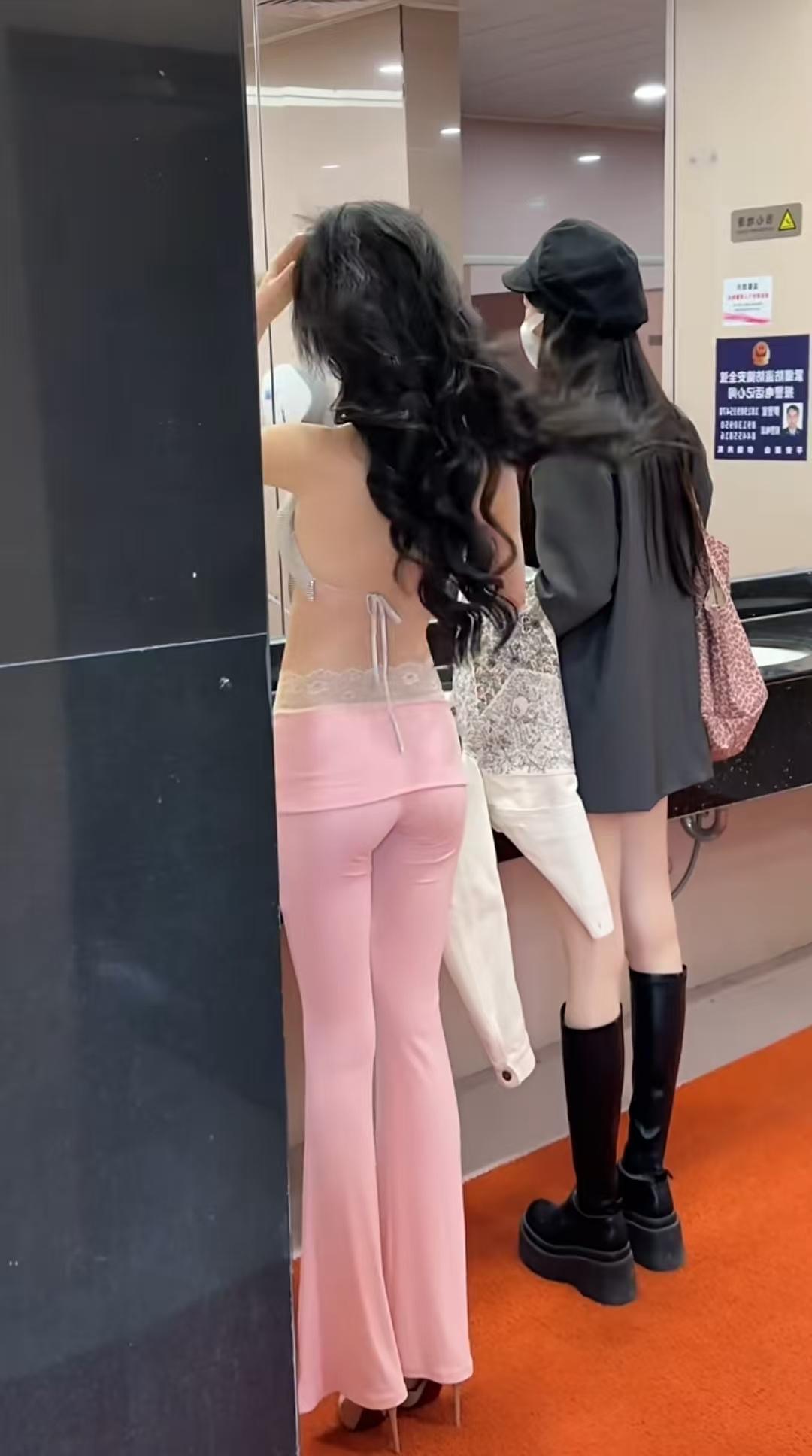 每套直降90万，大业主与开发商较上劲了，开发商气得咬牙切齿。

大业主直接售卖，