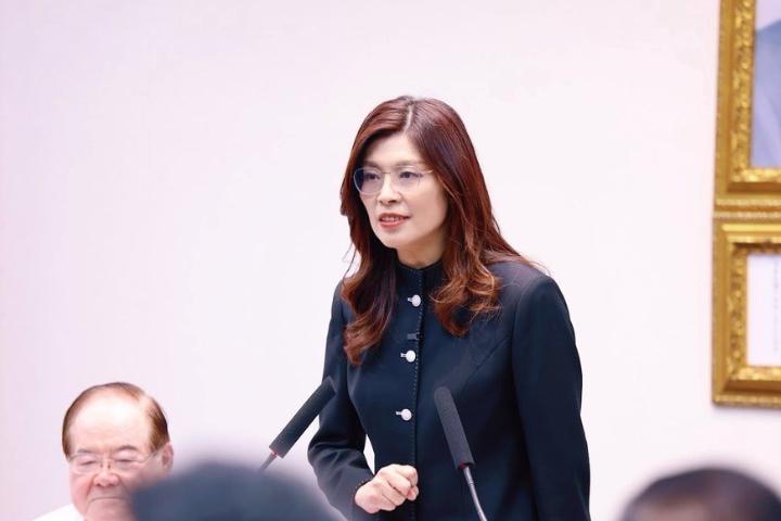 老季扶丽？季麟连开铡韩国瑜　他爆郑丽文「求欢美方被拒」才出手

梅花新闻网 黄楚