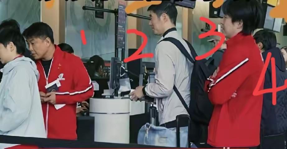被网友笑死了，
网友说这张图是：
孙家一位小姐办理值机，
王家派出四名保镖保护安