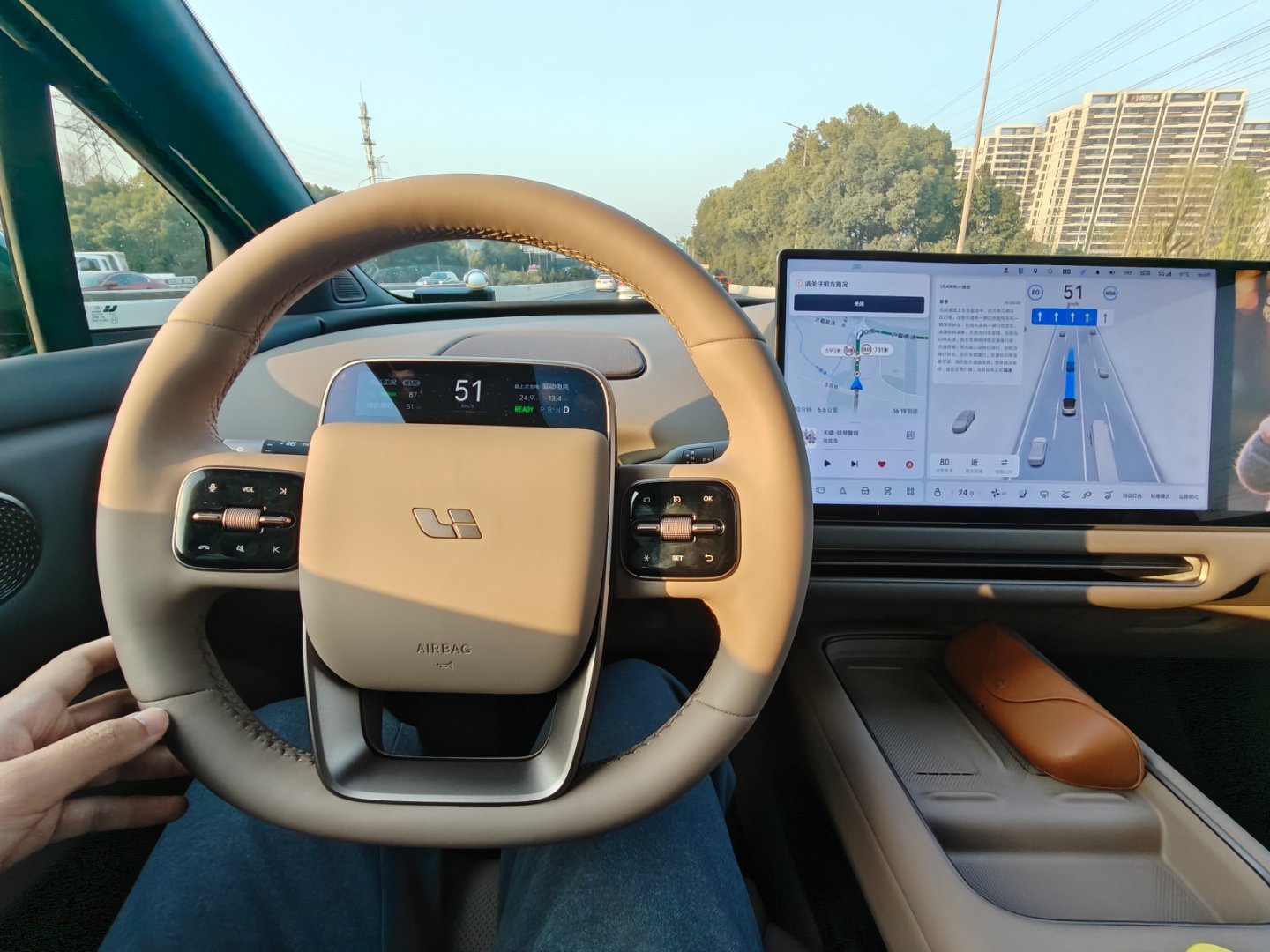 开了一天的VLA8.2.0。我的感觉就稳很多，比如相对于8.1绕行的能力会更丝滑