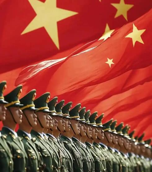 为何西方敢惹俄罗斯却不敢动中国？两场战争打醒全世界！北约30国敢围堵俄罗斯，却对