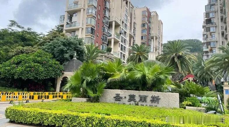 贪官落马，200多套物业+7个亿的股权被拍卖

圣莫丽斯分ABC三区，小区AB区