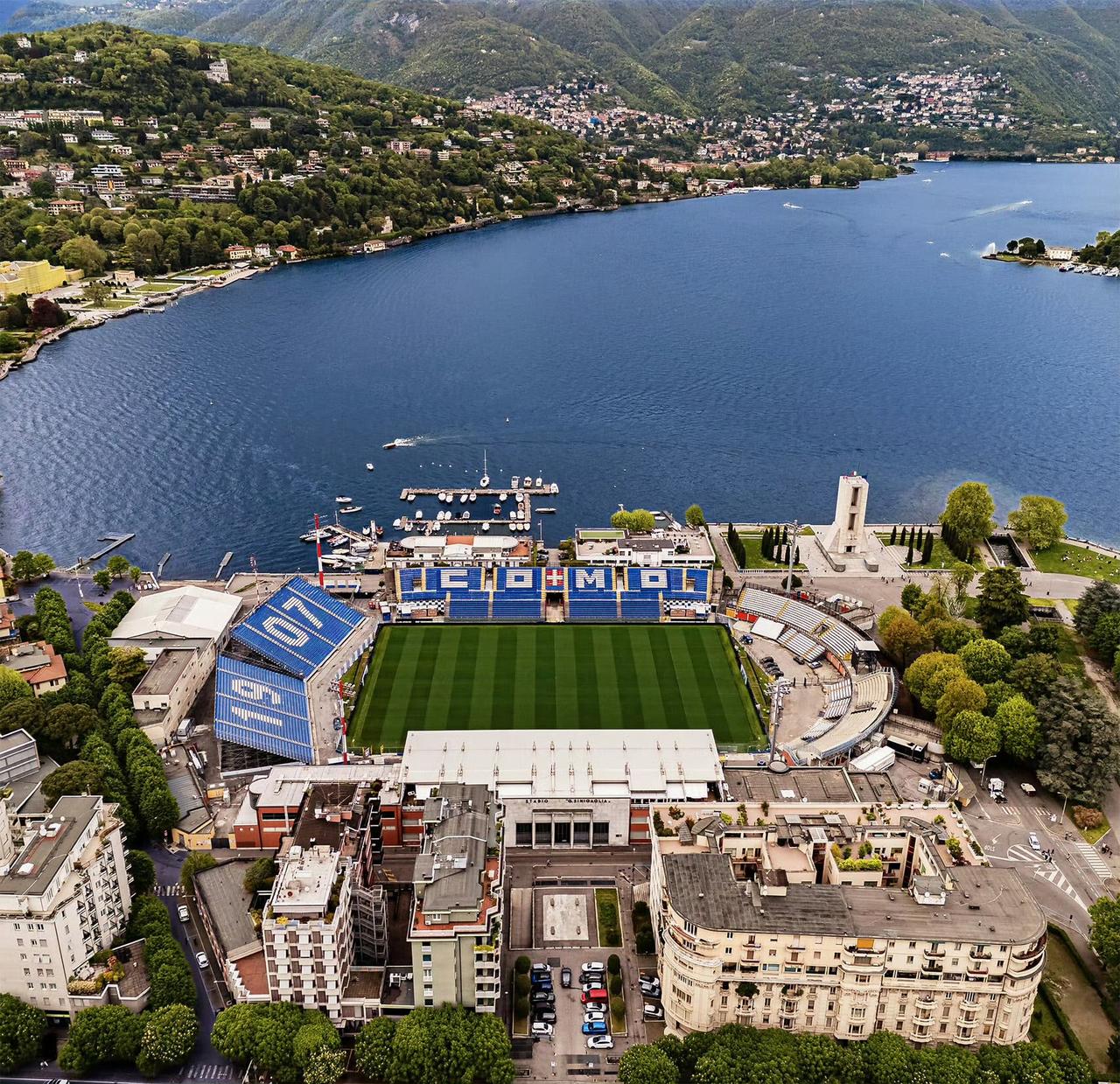 两年前还在踢意乙的科莫队，本赛季在法布雷加斯的执教下，暂列意甲第4位，他们在近7