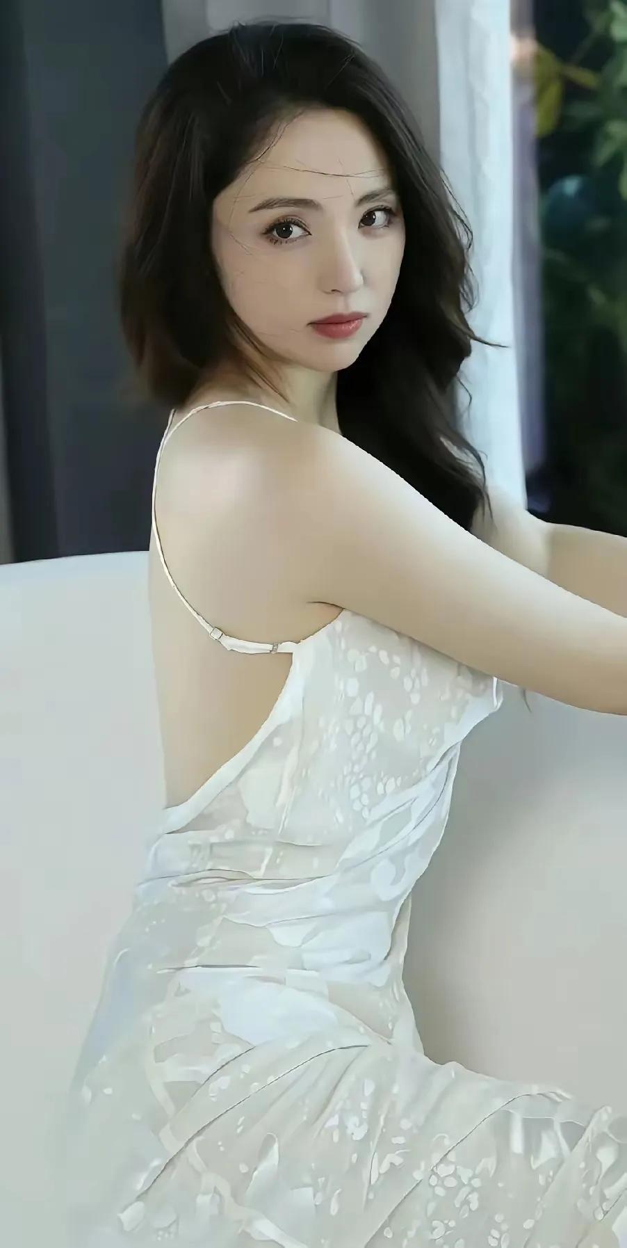 一个45岁的女王，一个25岁的年轻女子，我毫不犹豫选后者，我图女王绝经吗？

男