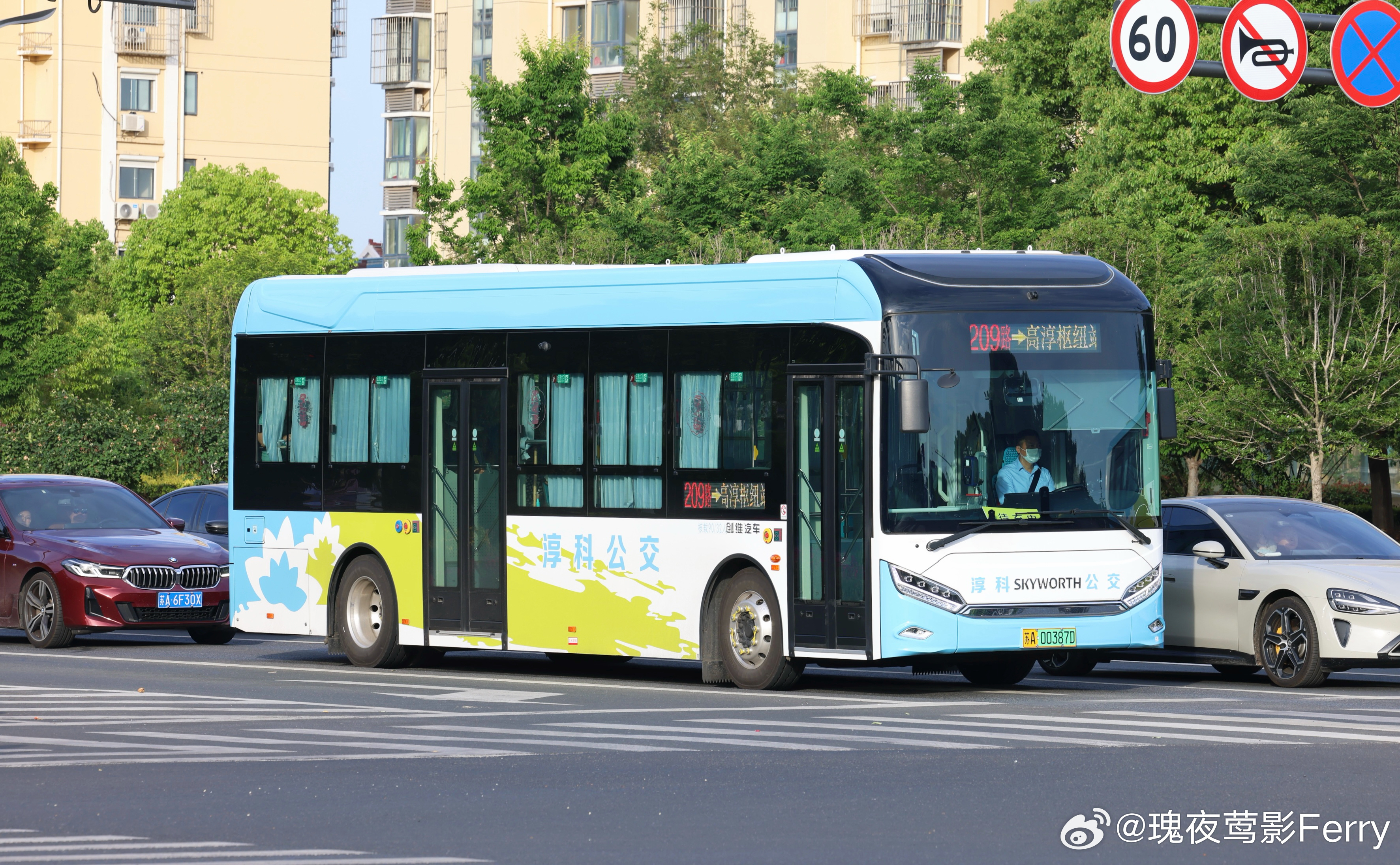 高淳公交NJL6108EVD1非常美丽的一款车