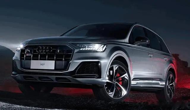 #大v聊车##enzo碎钞机# 【奥迪 SQ7 暗夜骑士版：百万级大V8来了！】
