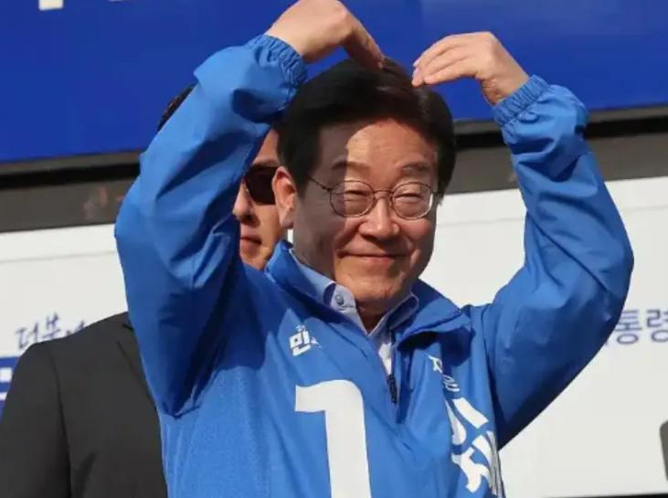 韩国出口真的要“杀疯了”！
7094亿美元，提前117天干完去年全年。
 
9月